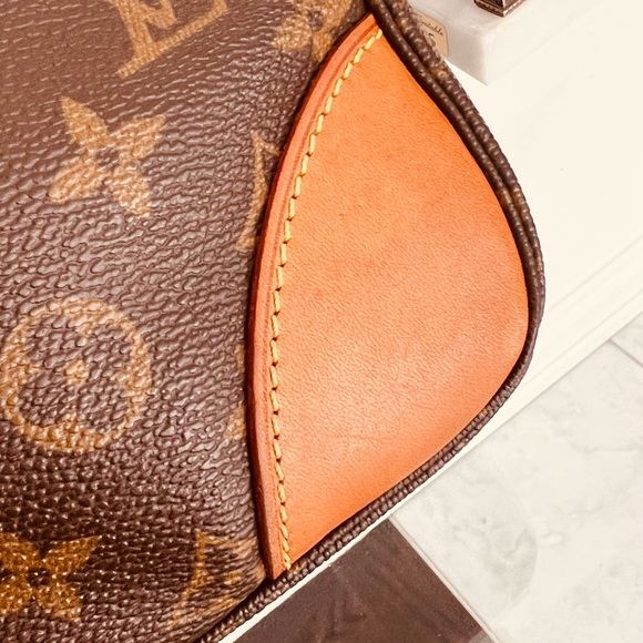 Authentic Louis Vuitton Monogram Bolougne 30 - Picture 13 of 16